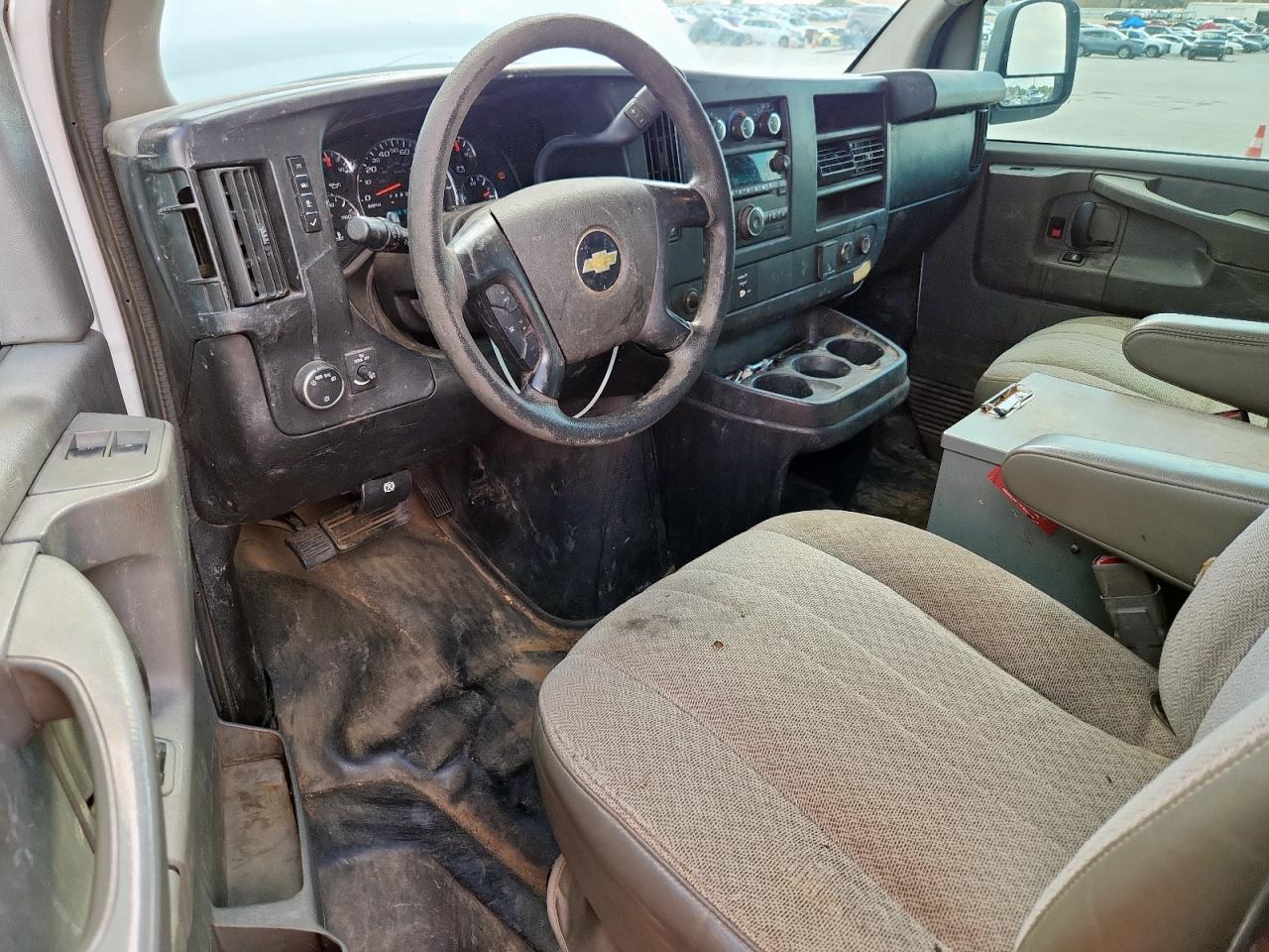 2015 Chevrolet Express G2500 VIN: 1GCWGGCF2F1260031 Lot: 81705795