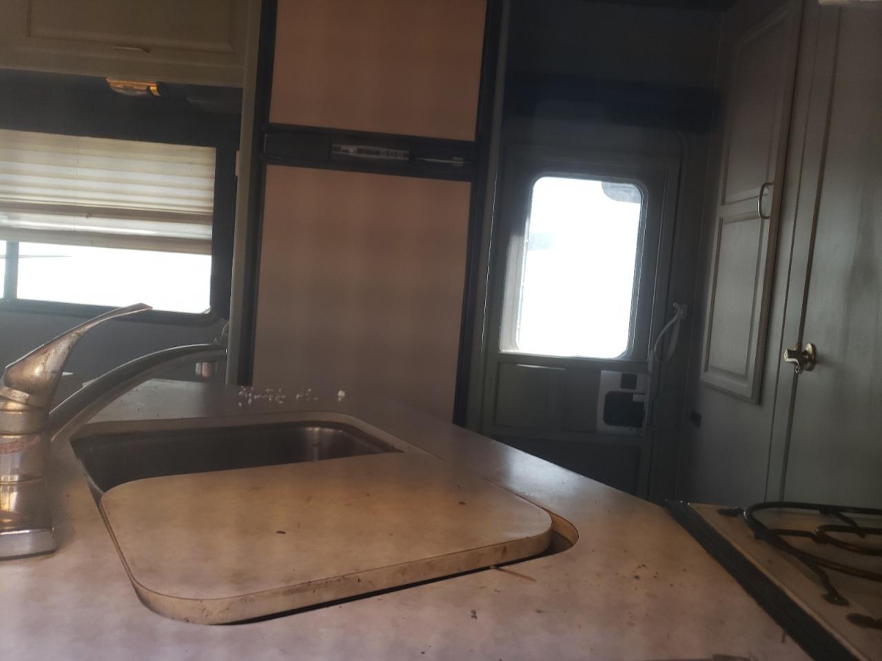 2000 Ford E-350 Cutaway Standard VIN: 1FDWE35S6YHA10208 Lot: 43421169