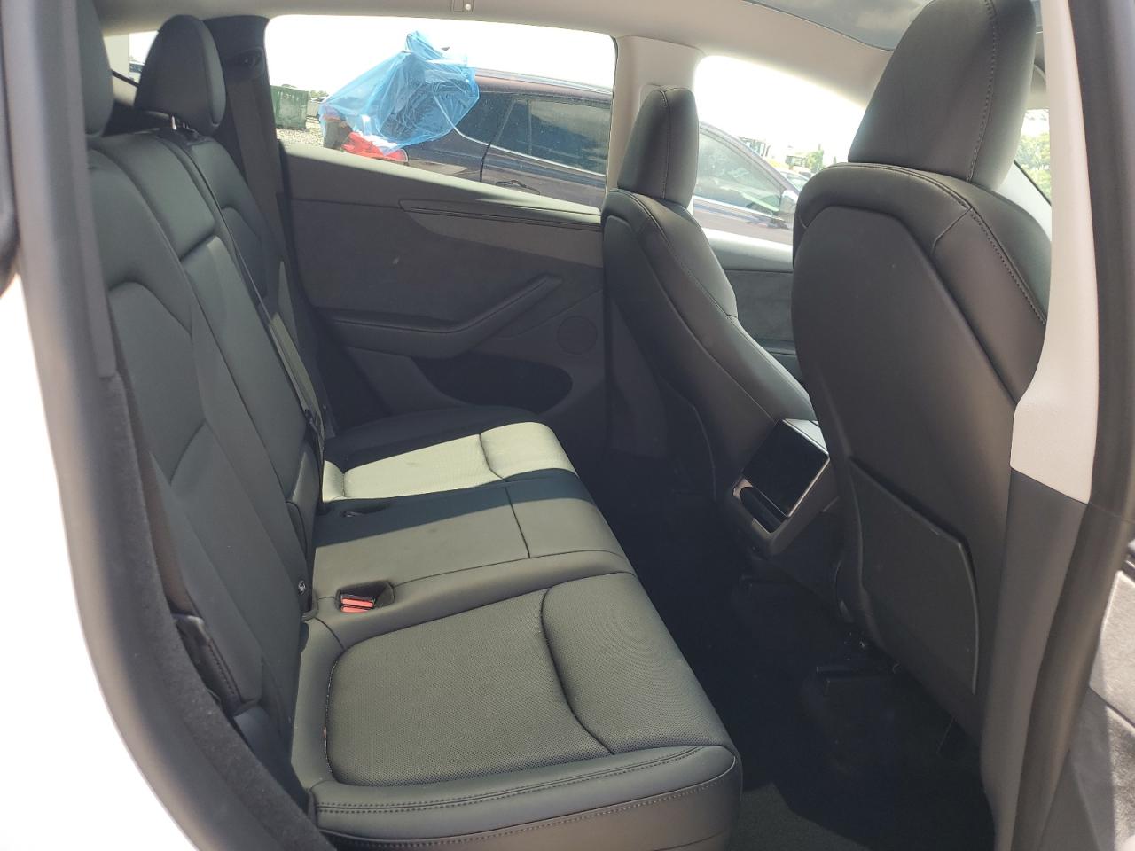 2026 Tesla Model Y VIN: 7SAYGDEE5TA381828 Lot: 81209395