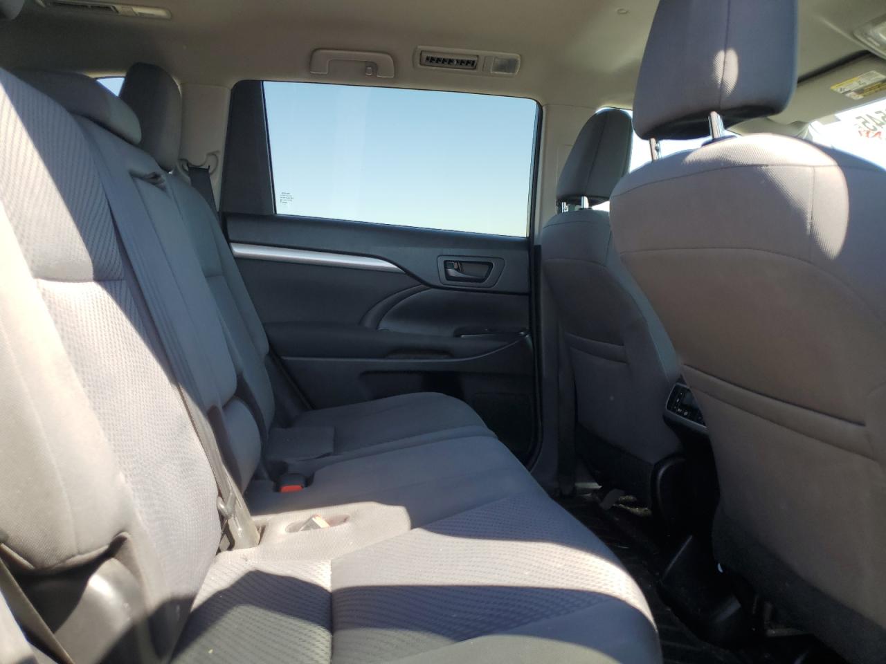 2016 Toyota Highlander Le VIN: 5TDBKRFH0GS350675 Lot: 72053545