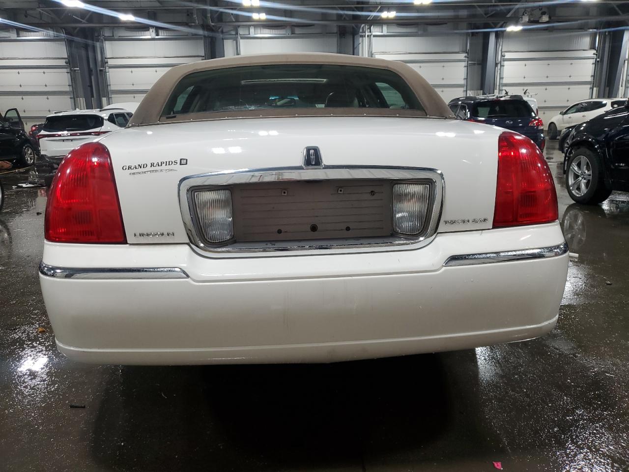 2007 Lincoln Town Car Signature Limited VIN: 1LNHM82V77Y628658 Lot: 83794785