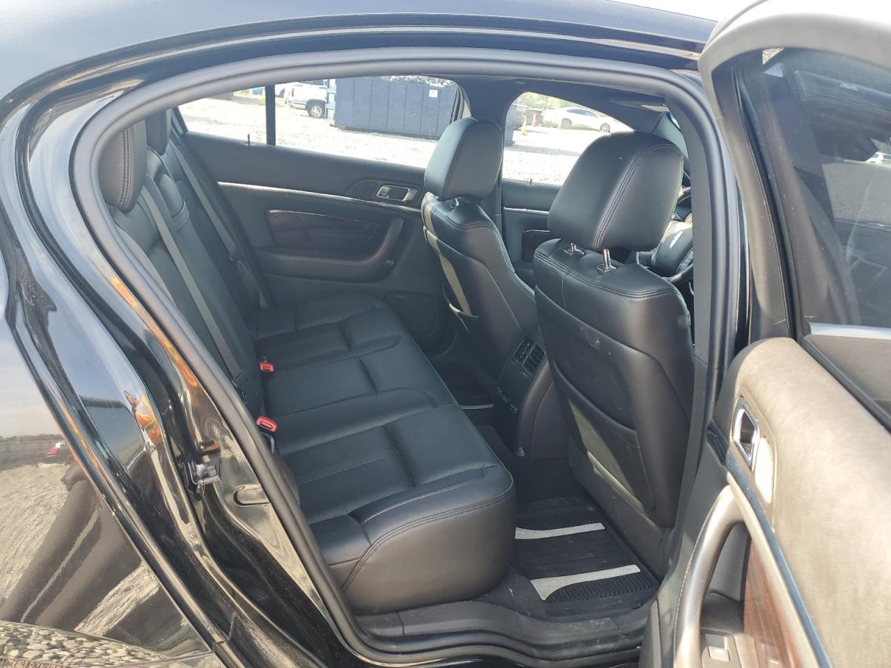 2011 Lincoln Mks VIN: 1LNHL9ER5BG607040 Lot: 83803405