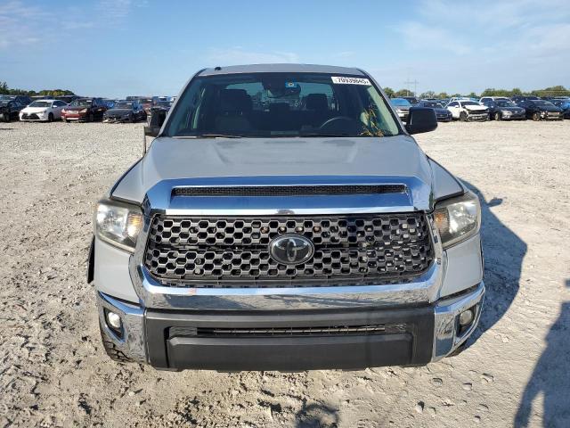  TOYOTA TUNDRA 2018 Серый