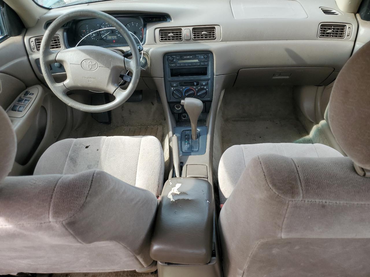 1998 Toyota Camry VIN: JT2BG22KXW0245940 Lot: 81934805