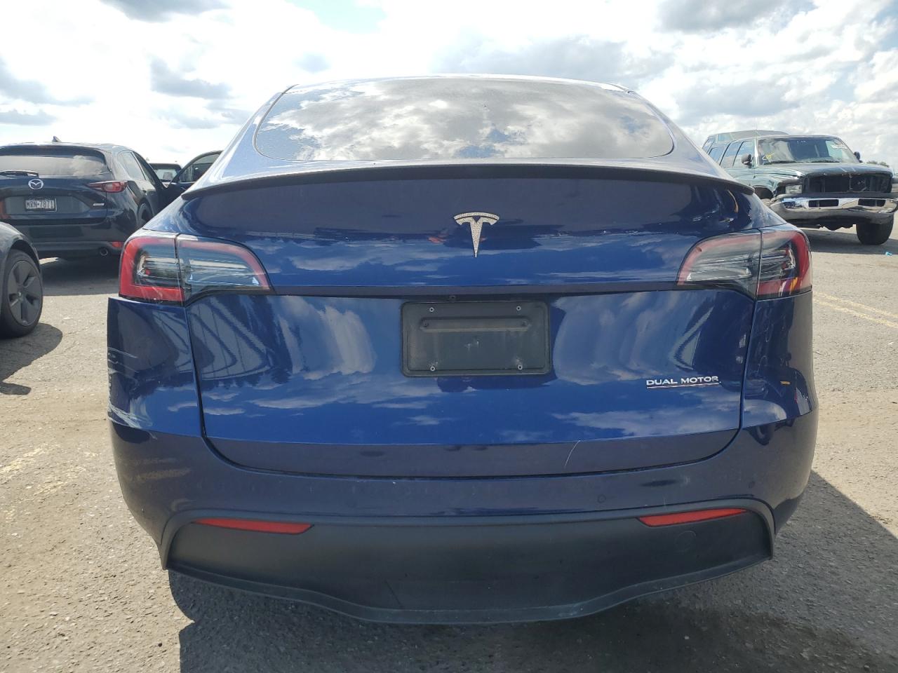 2022 Tesla Model Y VIN: 7SAYGDEF2NF519243 Lot: 71429255