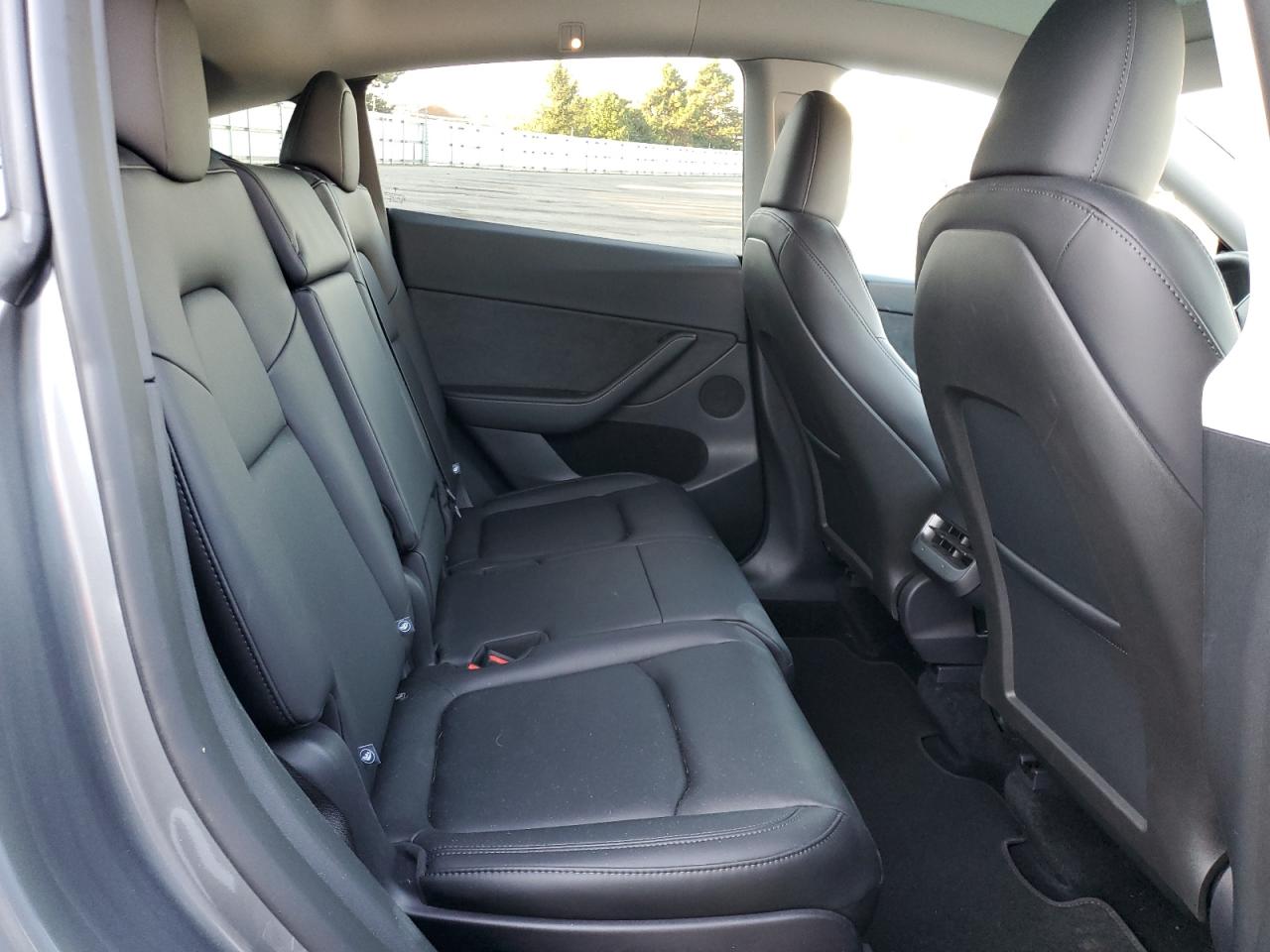 2024 Tesla Model Y VIN: 7SAYGAEE6RF202786 Lot: 71746995