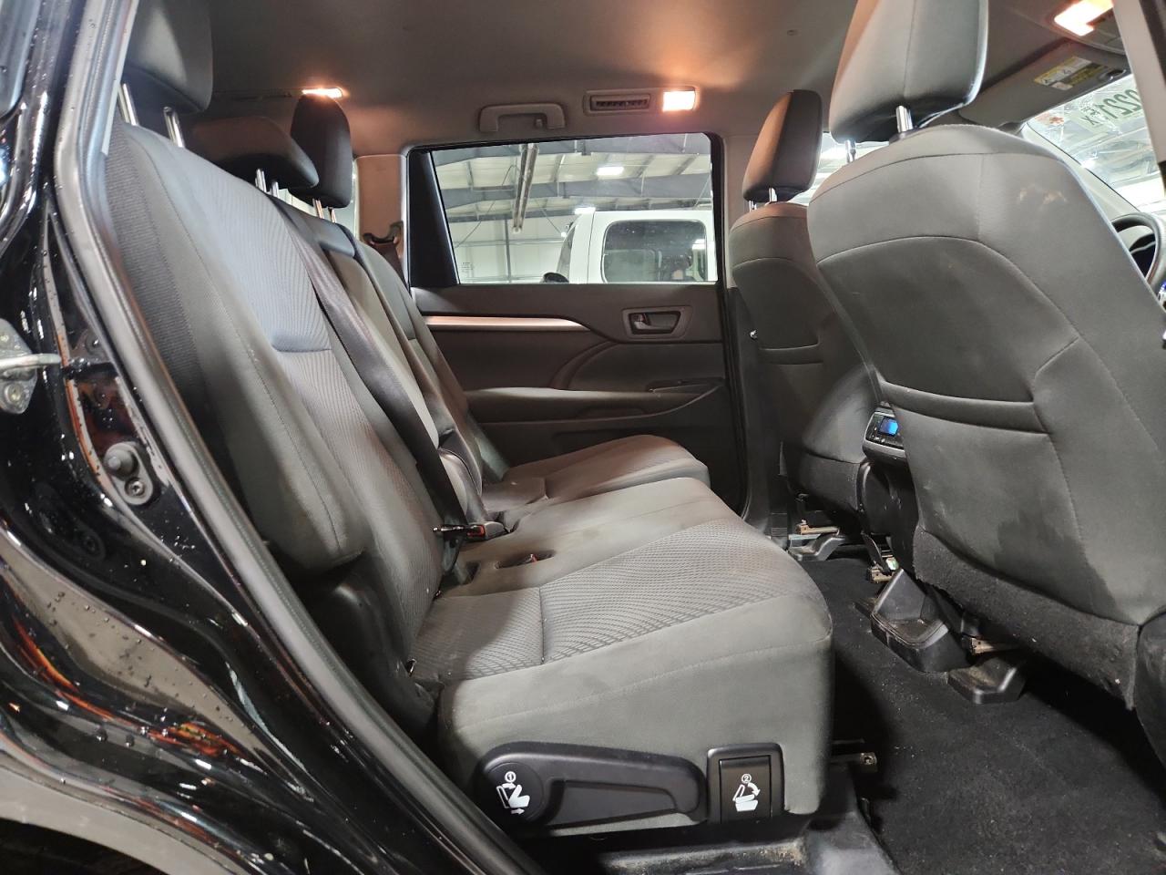 2019 Toyota Highlander Le VIN: 5TDBZRFH1KS975459 Lot: 71602215