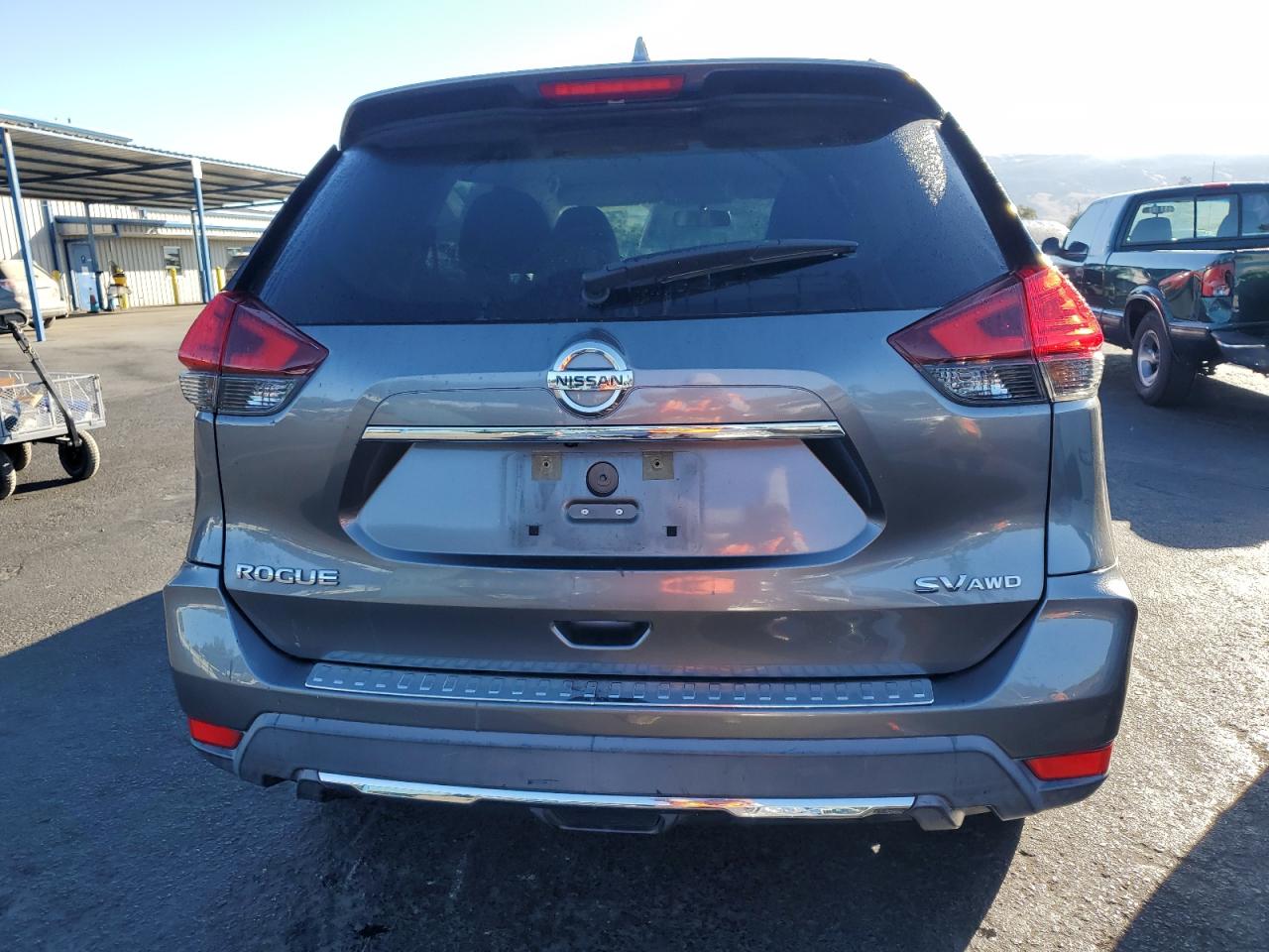 2017 Nissan Rogue S VIN: KNMAT2MV6HP580581 Lot: 80894135