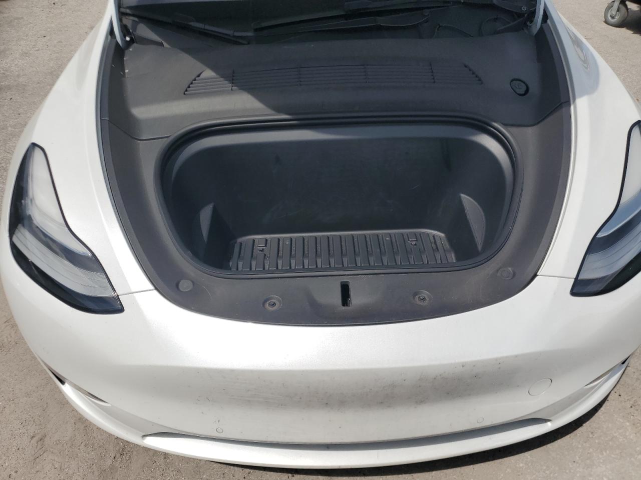 2022 Tesla Model Y VIN: 7SAYGDEE4NF354688 Lot: 70823315