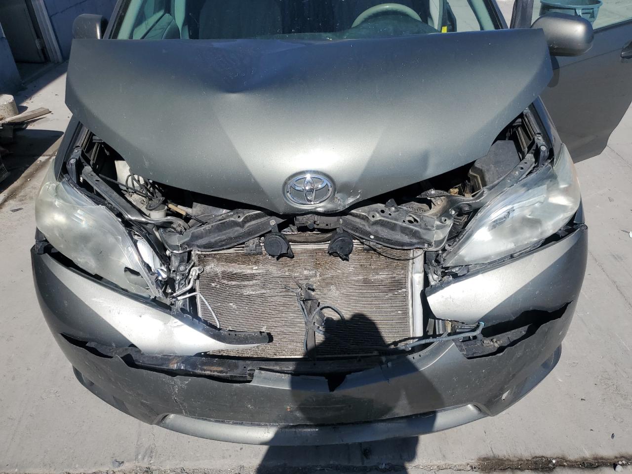 2011 Toyota Sienna Le VIN: 5TDKK3DC8BS130780 Lot: 84043465