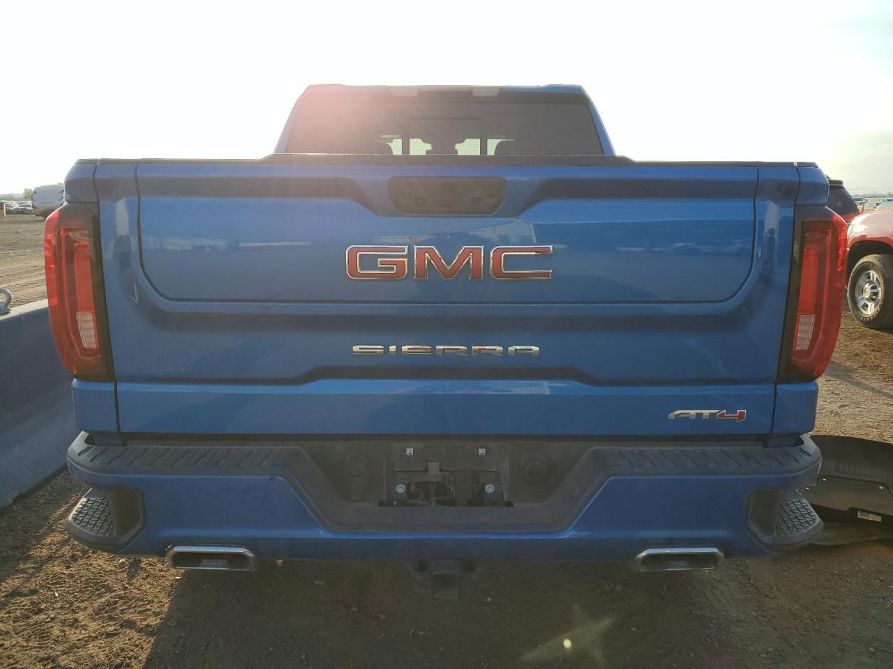 2022 GMC Sierra K1500 At4 VIN: 1GTUUEET1NZ631512 Lot: 71511025