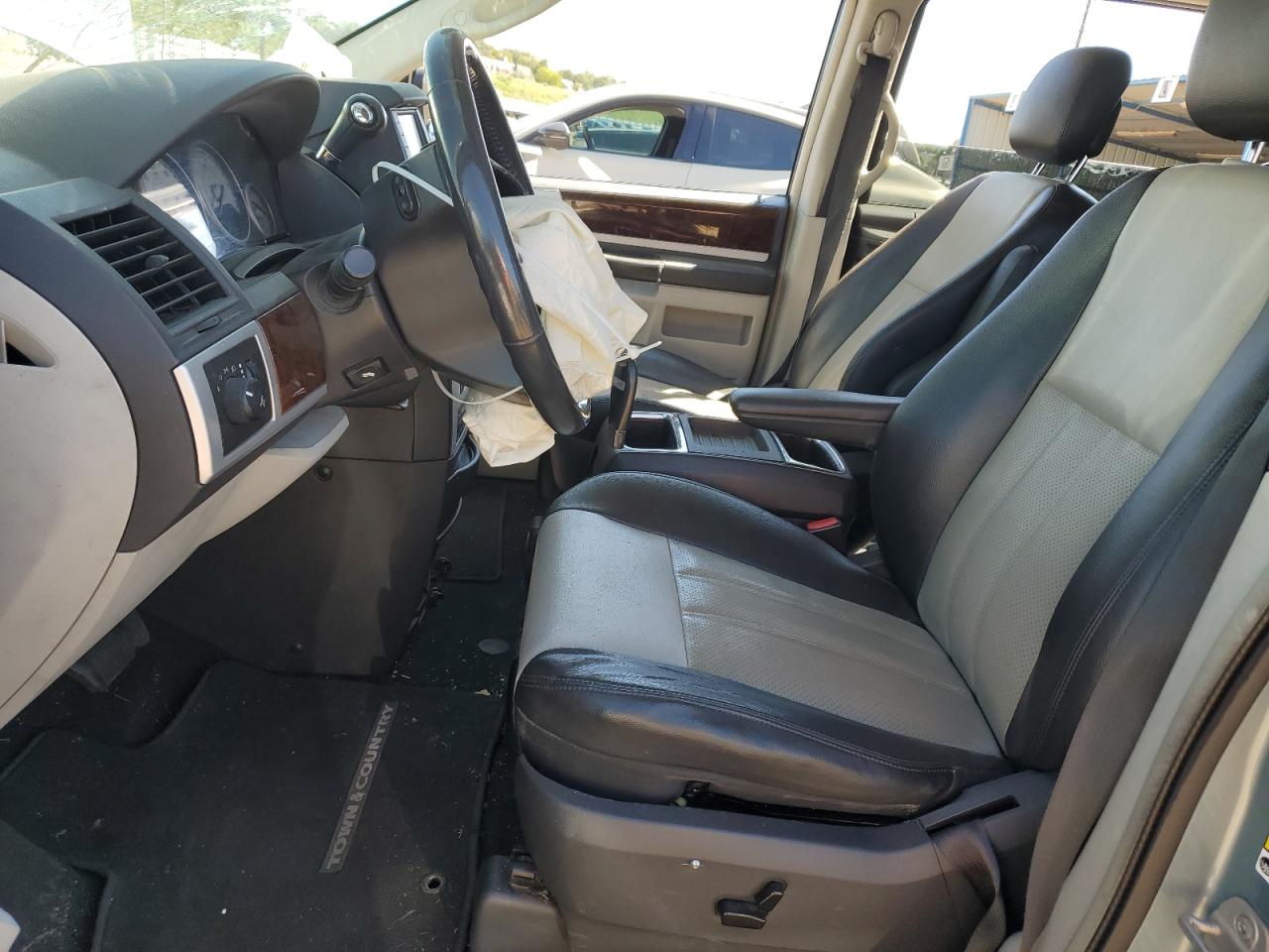 2010 Chrysler Town & Country Touring Plus VIN: 2A4RR8D17AR320626 Lot: 80839975