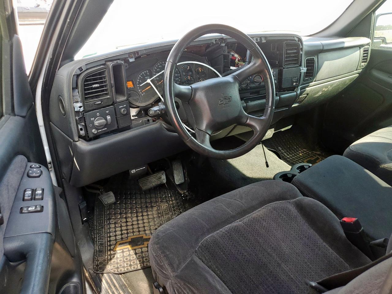 2002 Chevrolet Silverado C1500 VIN: 1GCEC19V02Z335811 Lot: 70150005