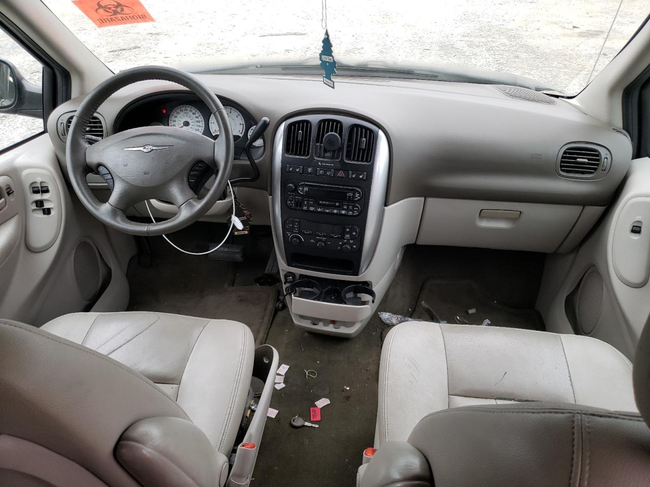 2005 Chrysler Town & Country Touring VIN: 2C8GP54L35R470739 Lot: 81832705