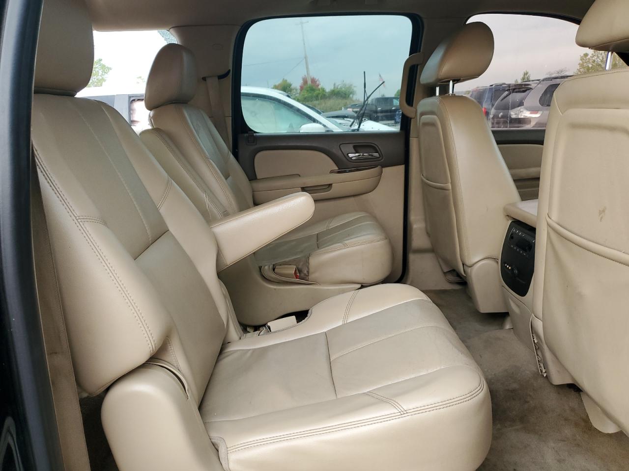 2011 Chevrolet Suburban K1500 Lt VIN: 1GNSKJE39BR356237 Lot: 81724465