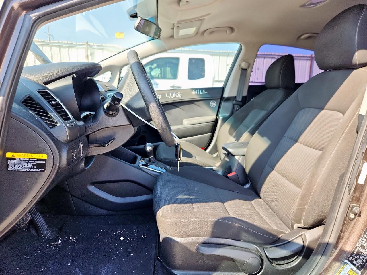 2017 Kia Forte Lx VIN: 3KPFK4A7XHE140311 Lot: 81895435