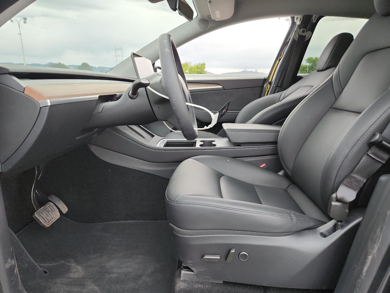 2024 Tesla Model Y VIN: 7SAYGDED2RA334224 Lot: 70952225