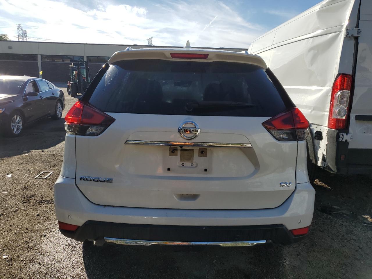 2020 Nissan Rogue S VIN: JN8AT2MT2LW013687 Lot: 84807455