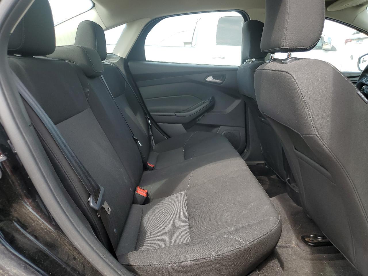 2017 Ford Focus Se VIN: 1FADP3F2XHL332969 Lot: 84591905