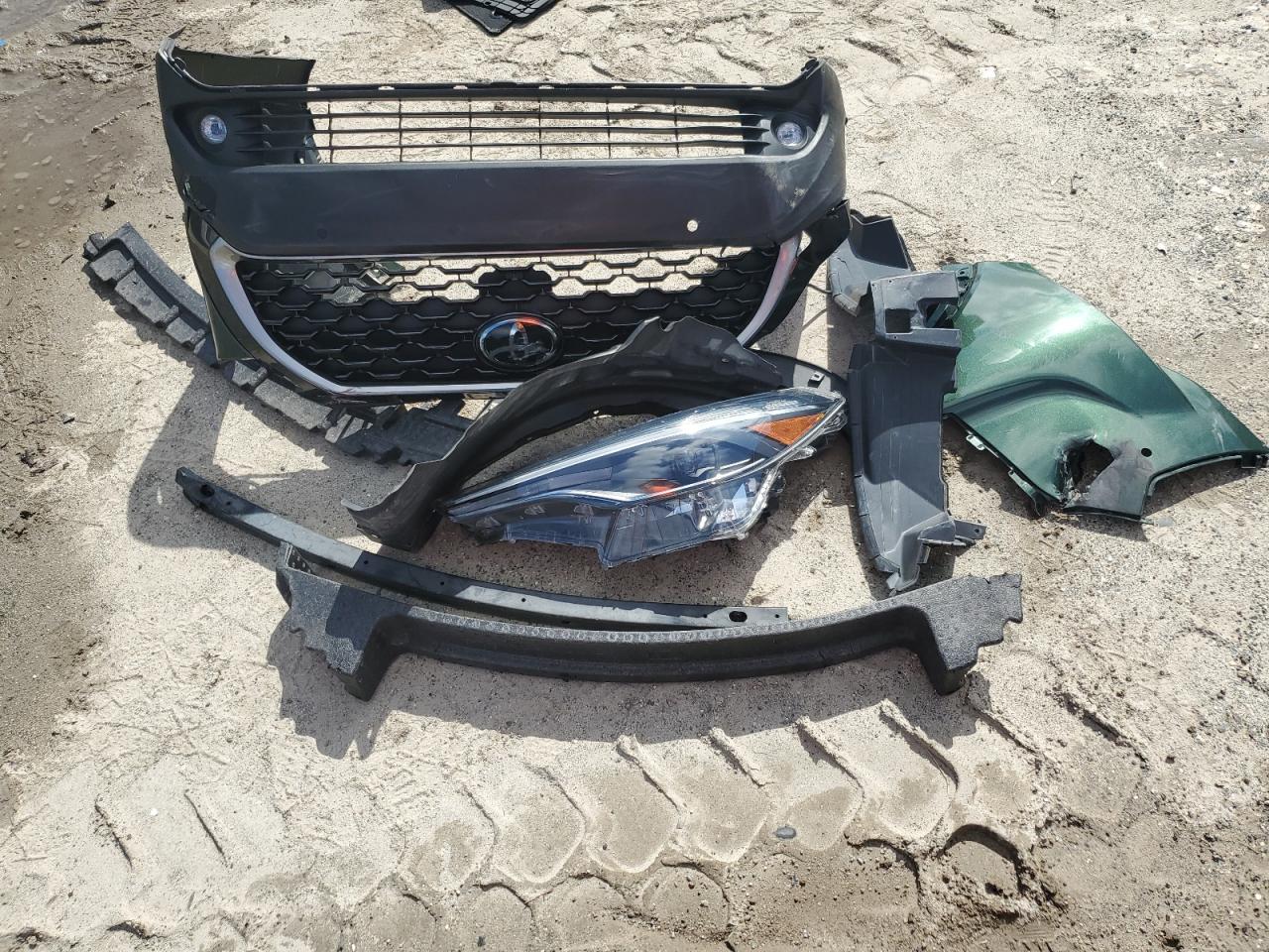 2022 Toyota Corolla Cross Xle VIN: 7MUEAAAG6NV012913 Lot: 71172905