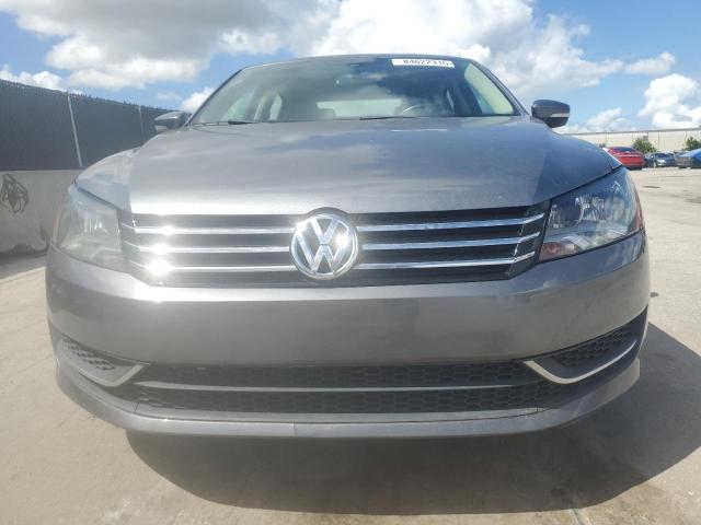 Sedans VOLKSWAGEN PASSAT 2013 Szary