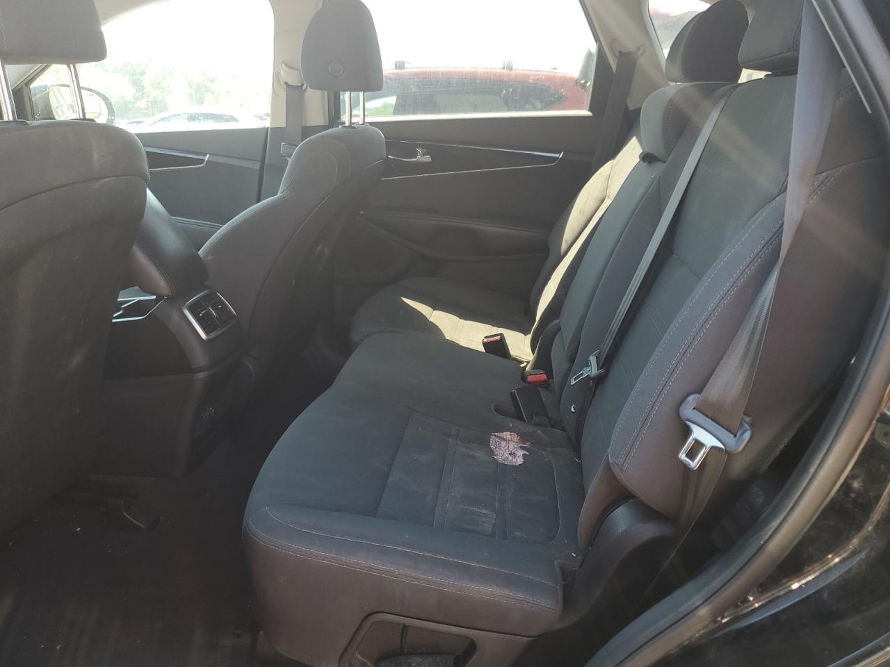 2019 Kia Sorento L VIN: 5XYPG4A31KG585923 Lot: 71959325