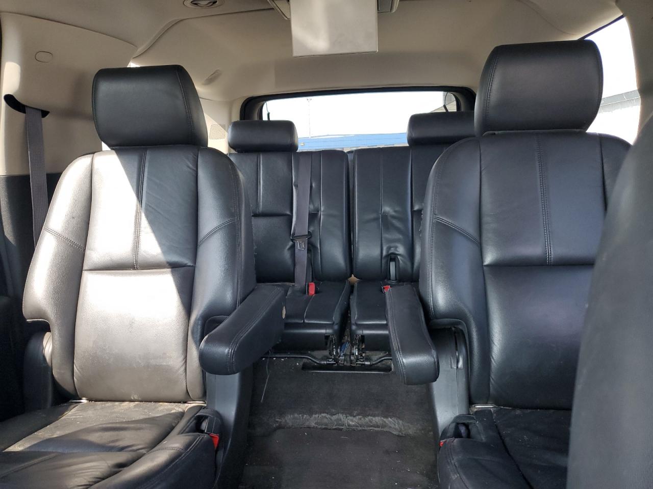 2014 Chevrolet Suburban K1500 Lt VIN: 1GNSKJE74ER233873 Lot: 71988195