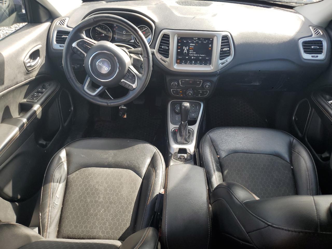 2018 Jeep Compass Latitude VIN: 3C4NJDBB0JT374735 Lot: 82146085