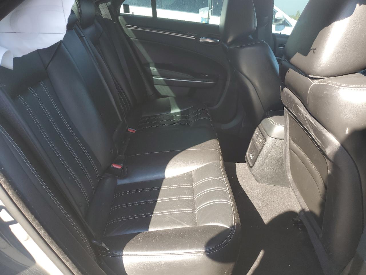 2019 Chrysler 300 S VIN: 2C3CCABG0KH618071 Lot: 80635715