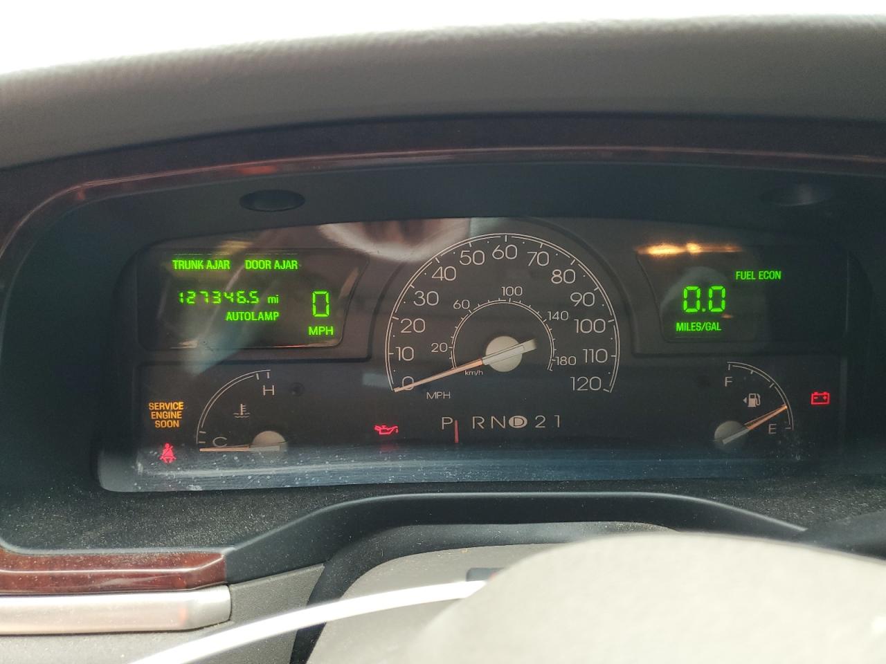 2003 Lincoln Town Car Signature VIN: 1LNHM82W13Y618811 Lot: 84031755