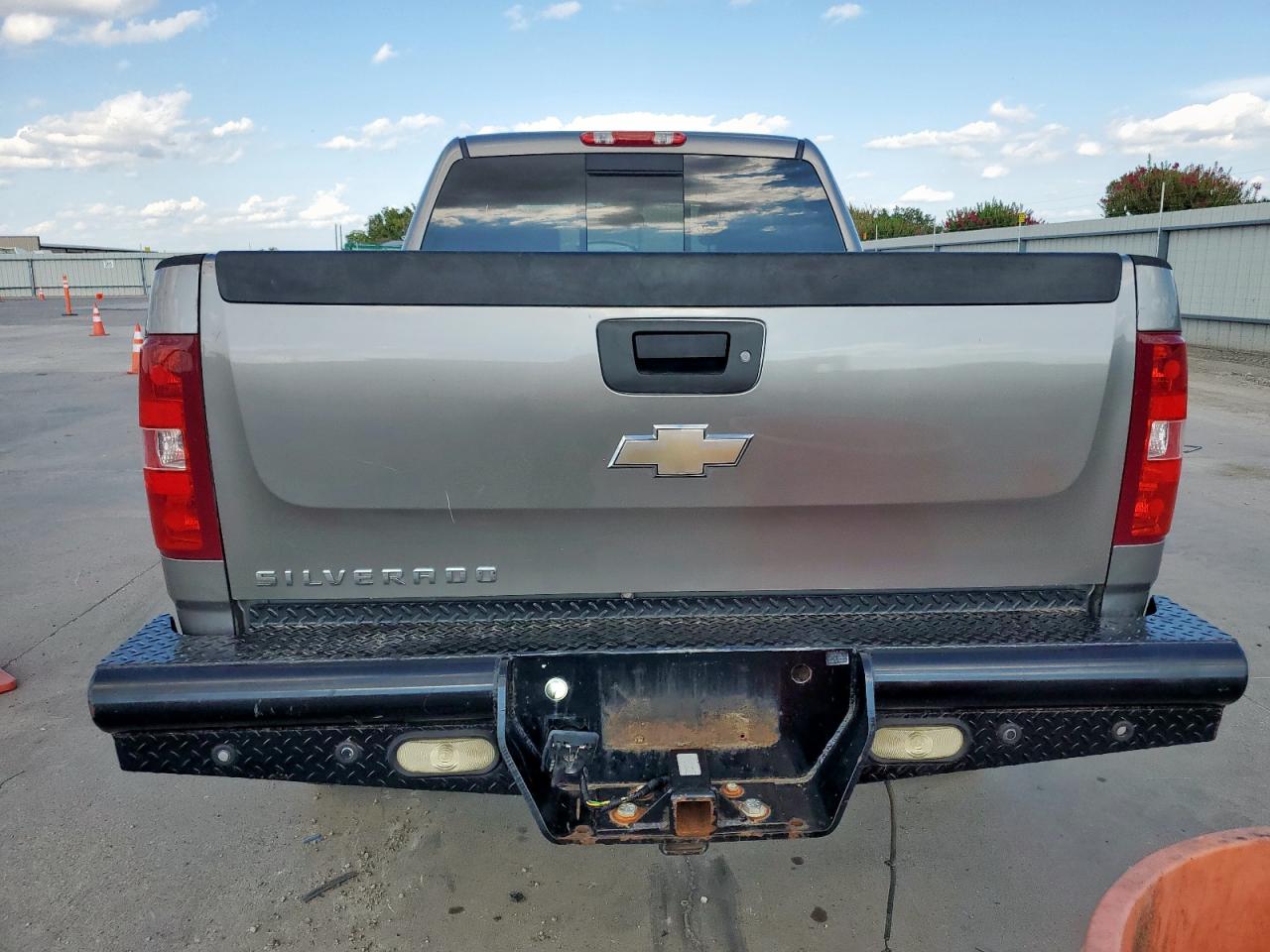 2008 Chevrolet Silverado K2500 Heavy Duty VIN: 1GCHK236X8F128943 Lot: 81725495