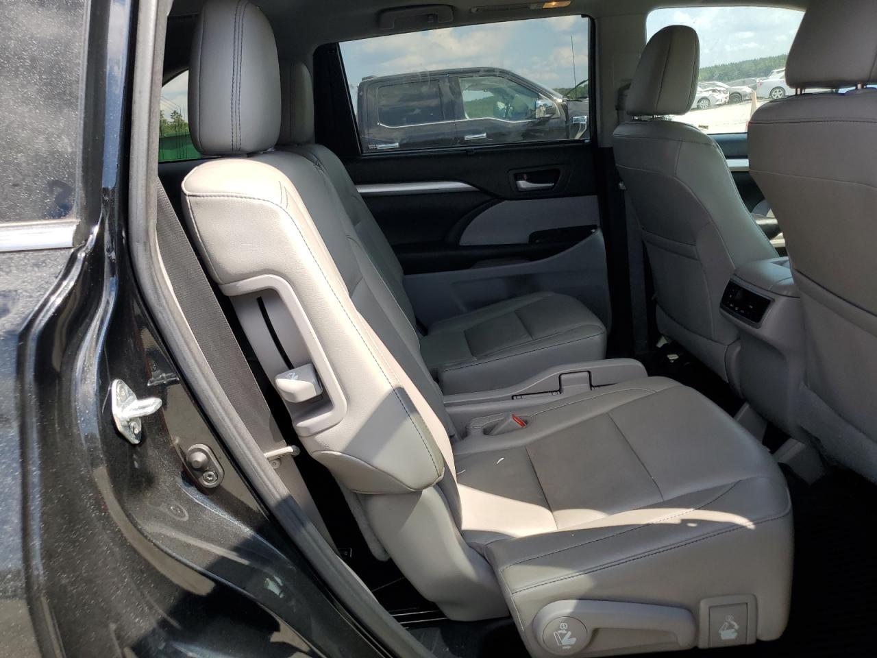 2017 Toyota Highlander Se VIN: 5TDJZRFH4HS450528 Lot: 71259265