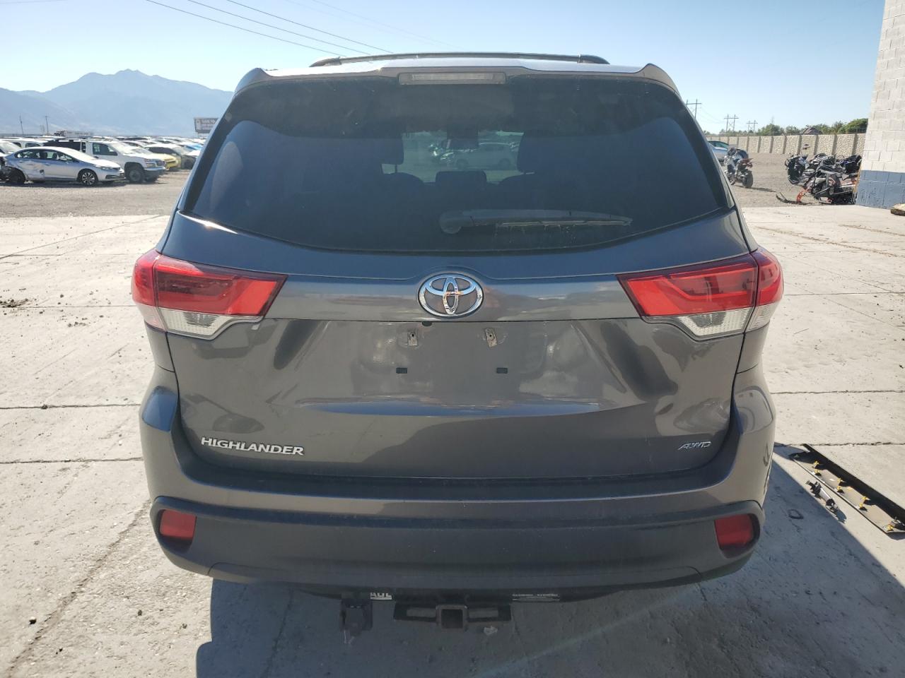 2018 Toyota Highlander Le VIN: 5TDBZRFH6JS874514 Lot: 81265585