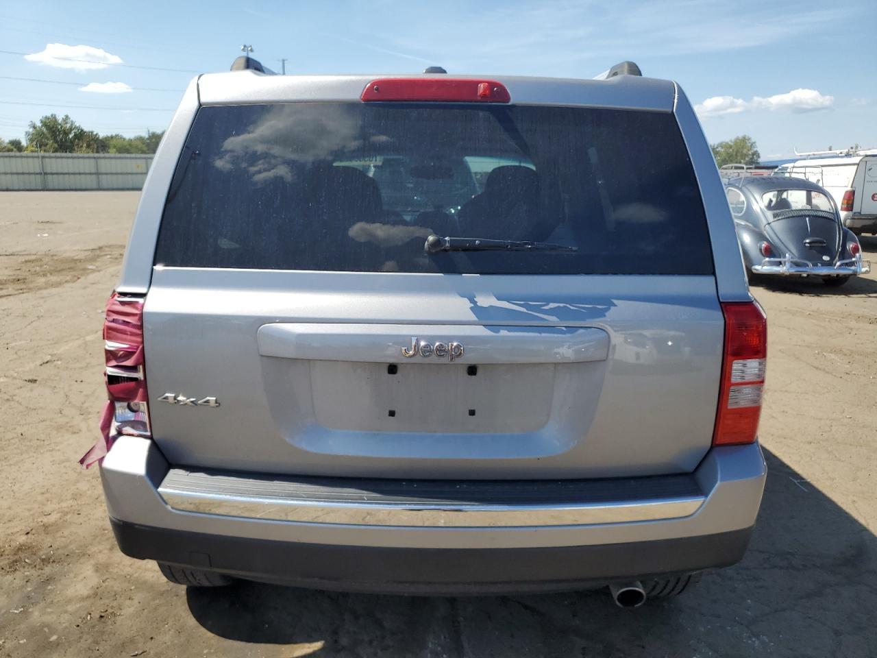 2016 Jeep Patriot Latitude VIN: 1C4NJRFB2GD627771 Lot: 70500625