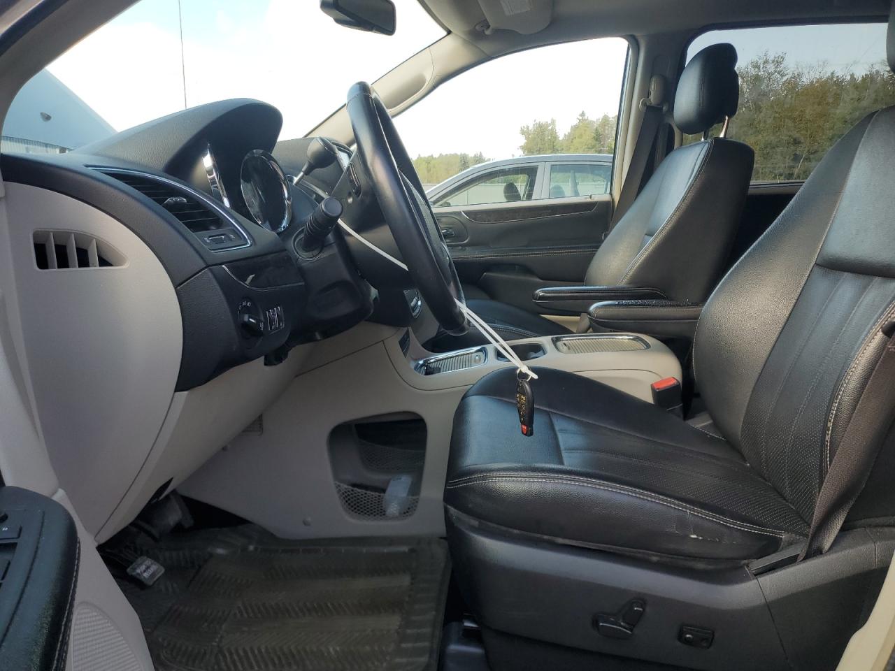 2016 Chrysler Town & Country Touring L VIN: 2C4RC1CG2GR252393 Lot: 84442585