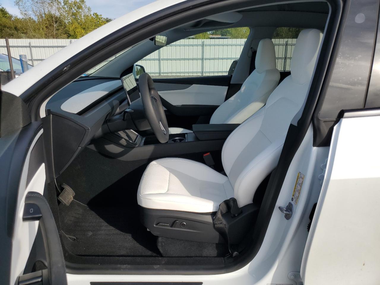 2026 Tesla Model Y VIN: 7SAYGDEE5TF410036 Lot: 84451435