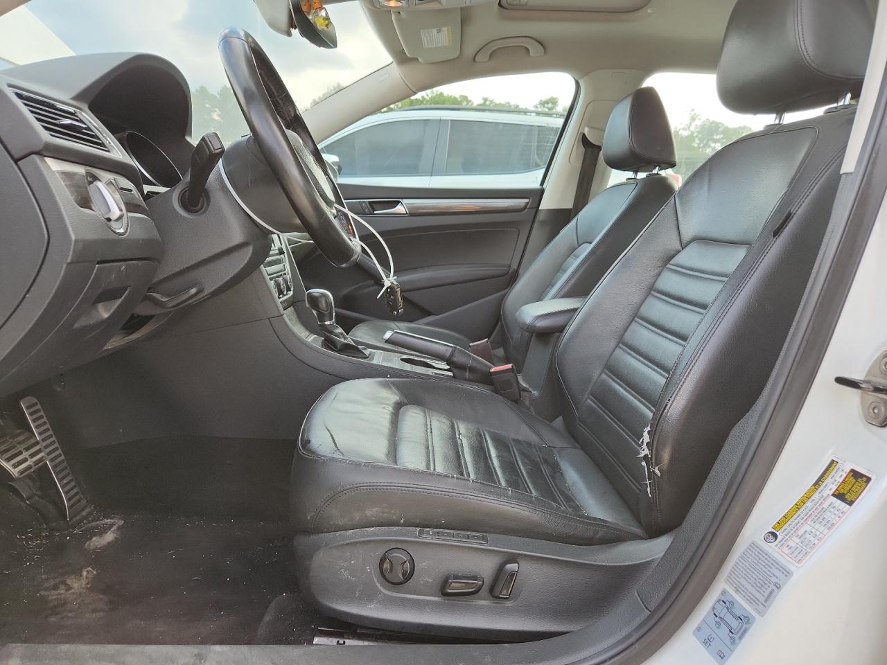 2017 Volkswagen Passat Sel Premium VIN: 1VWCT7A30HC032203 Lot: 81882435