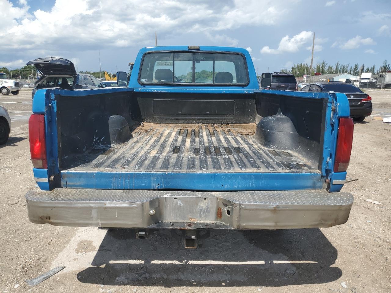 1992 Ford F250 VIN: 1FTHX25M1NKB31326 Lot: 81025595