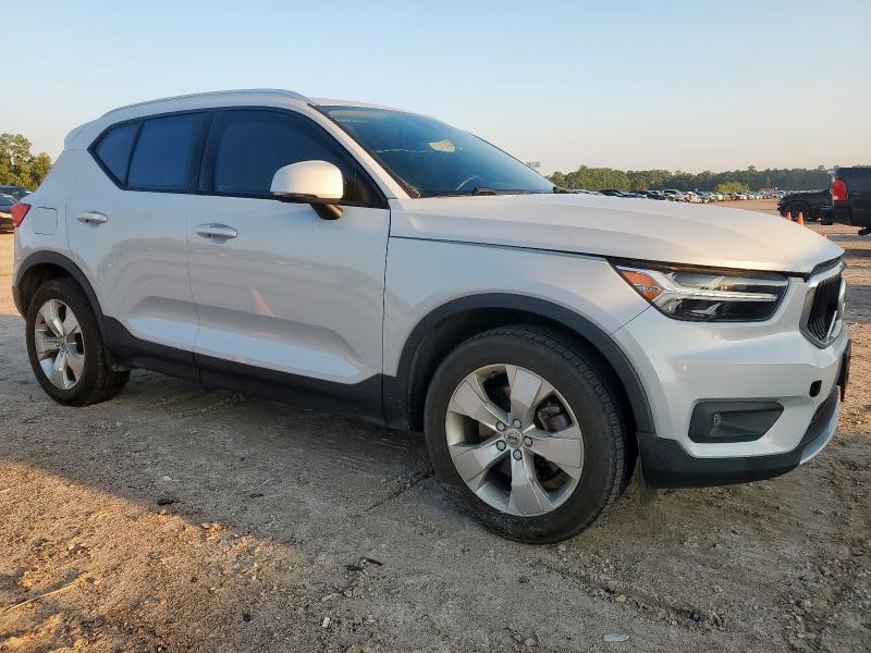 2021 VOLVO XC40 T5 MOMENTUM  