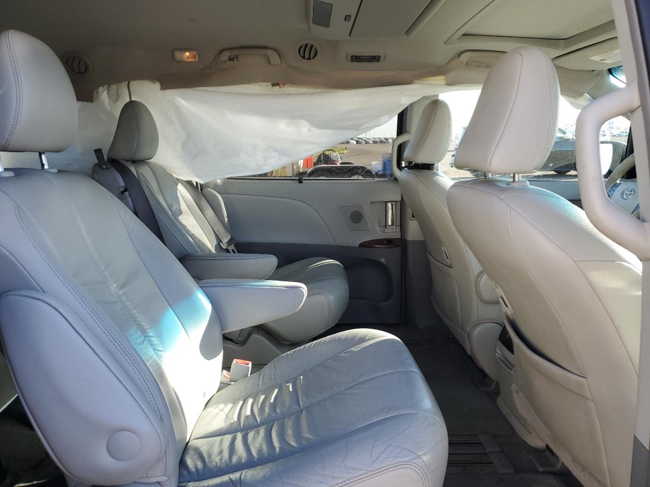 2011 Toyota Sienna Xle VIN: 5TDYK3DC5BS037872 Lot: 81251495