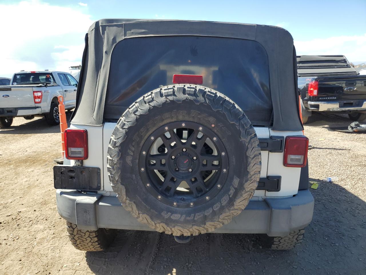 2007 Jeep Wrangler X VIN: 1J4GA39157L195444 Lot: 71504935