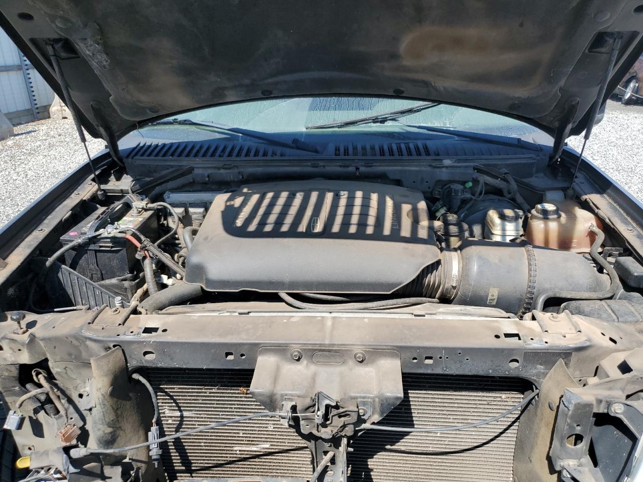 2004 Lincoln Navigator VIN: 5LMFU27R74LJ16212 Lot: 71994335