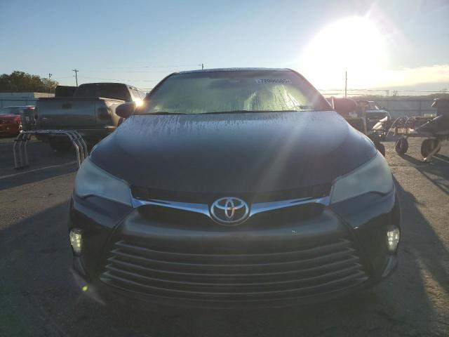 Sedans TOYOTA CAMRY 2016 Granatowy