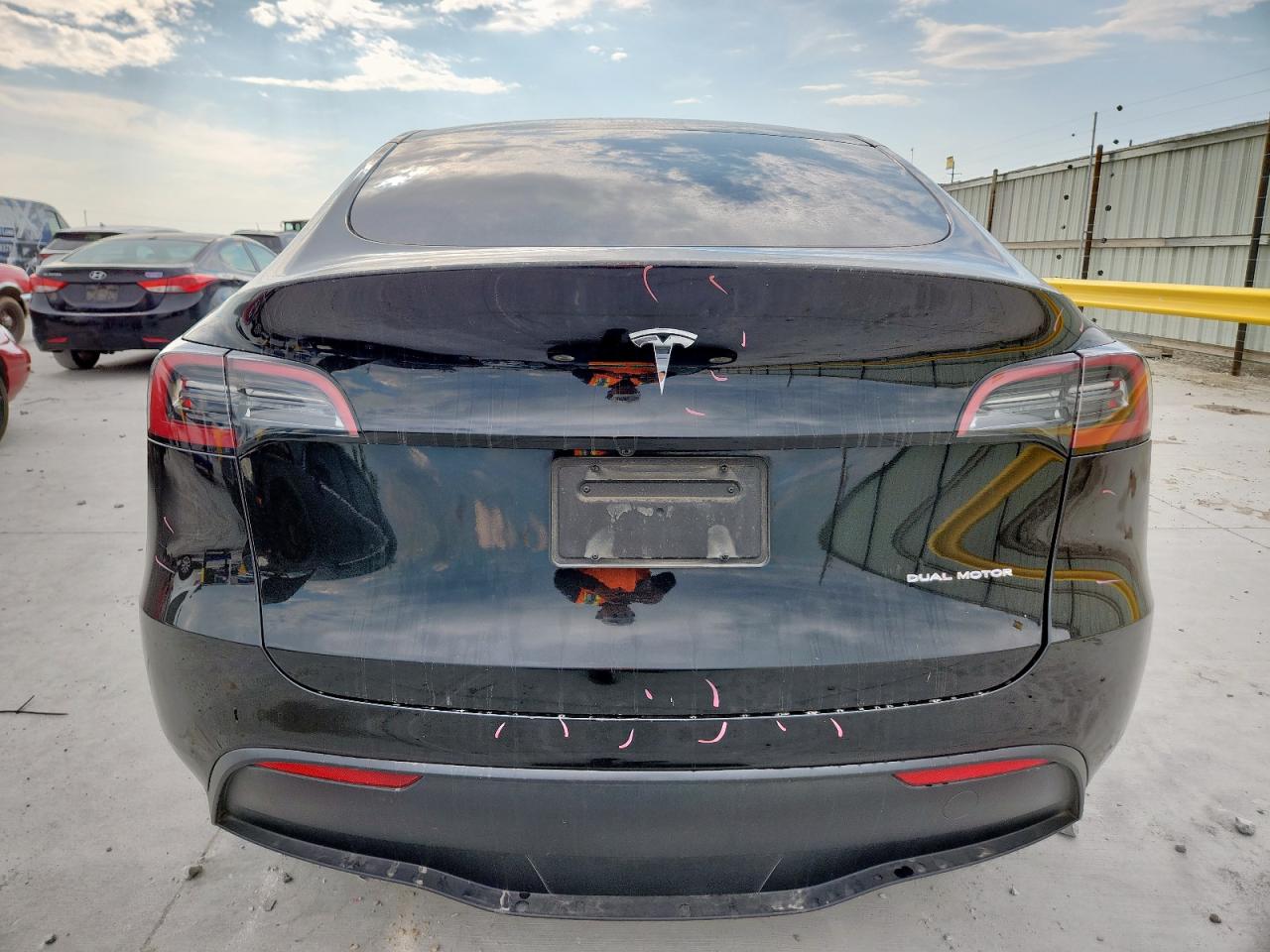 2023 Tesla Model Y VIN: 7SAYGAEE9PF708142 Lot: 71913875
