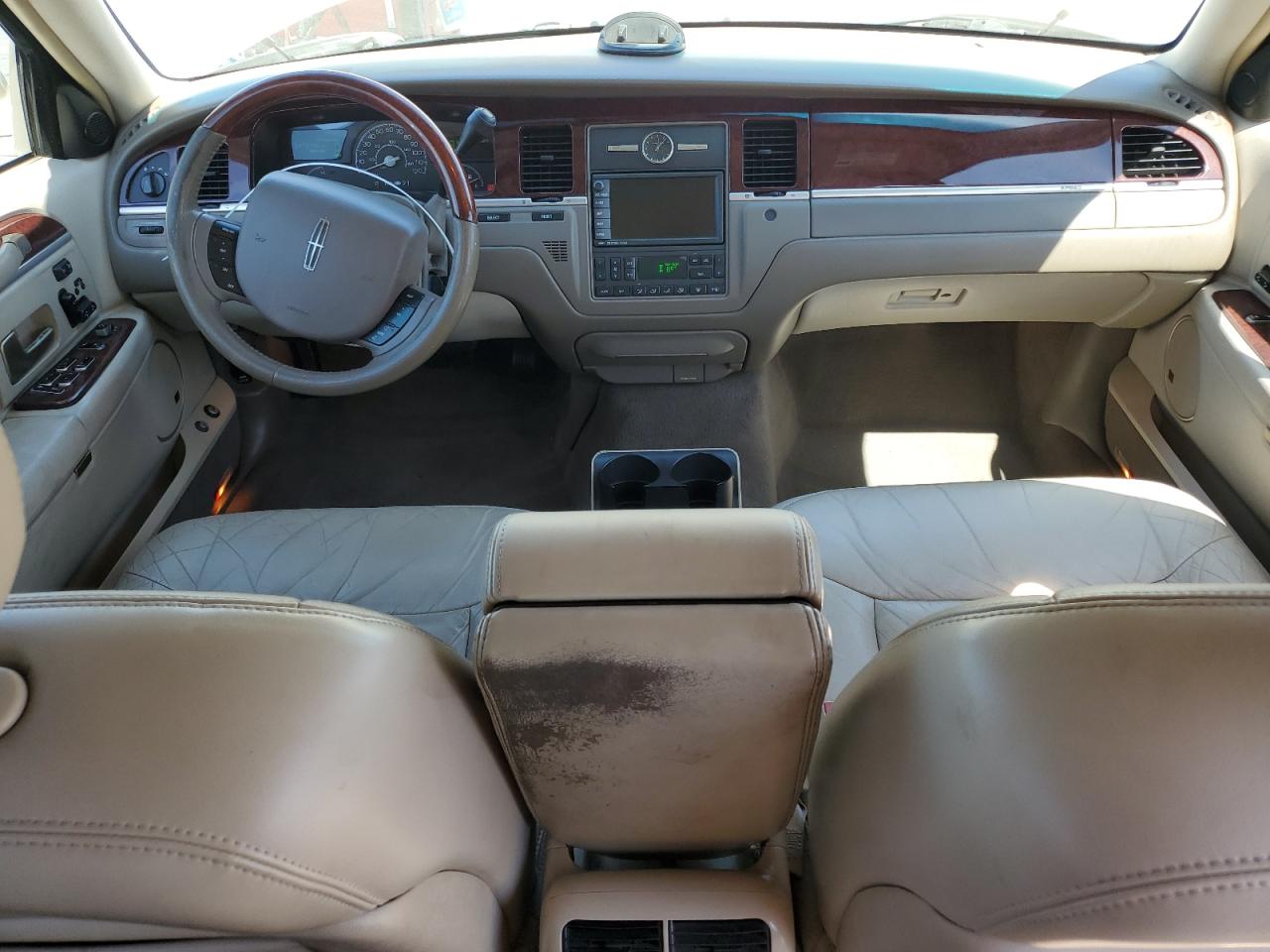 2005 Lincoln Town Car Signature Limited VIN: 1LNHM82W25Y634888 Lot: 80805495