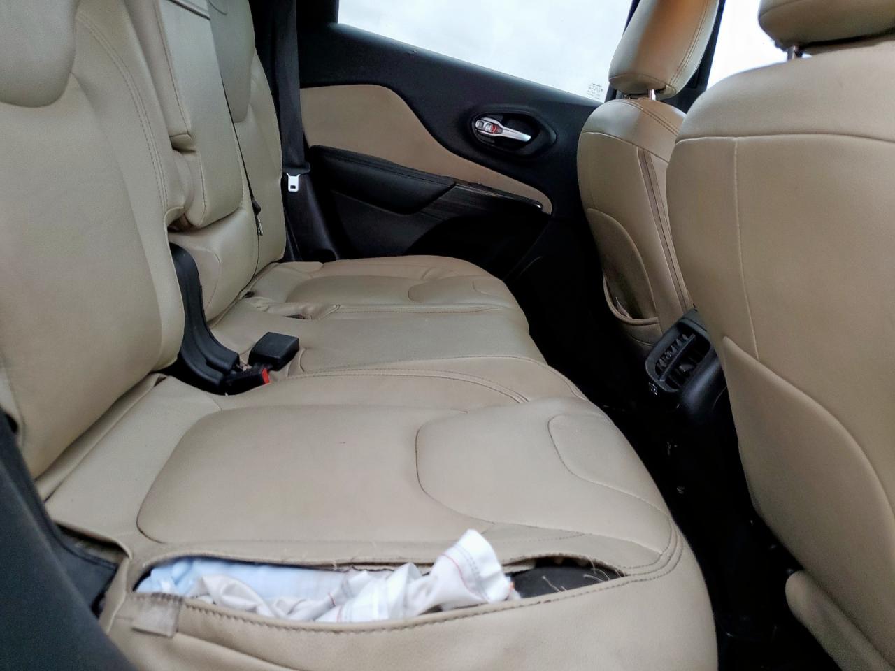 2016 Jeep Cherokee Latitude VIN: 1C4PJLCS0GW281699 Lot: 83966115