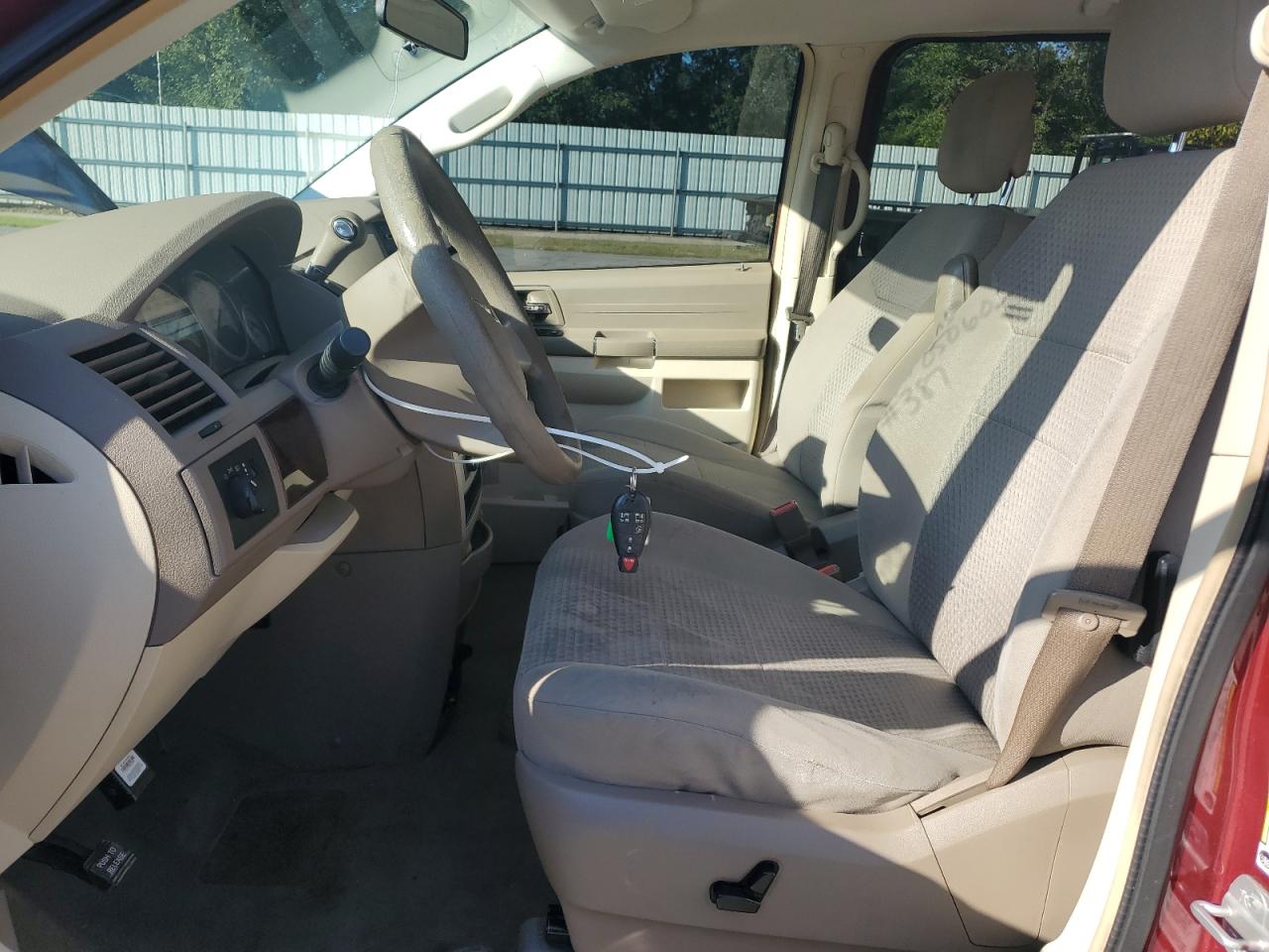 2010 Chrysler Town & Country Lx VIN: 2A4RR2D10AR330346 Lot: 80373435