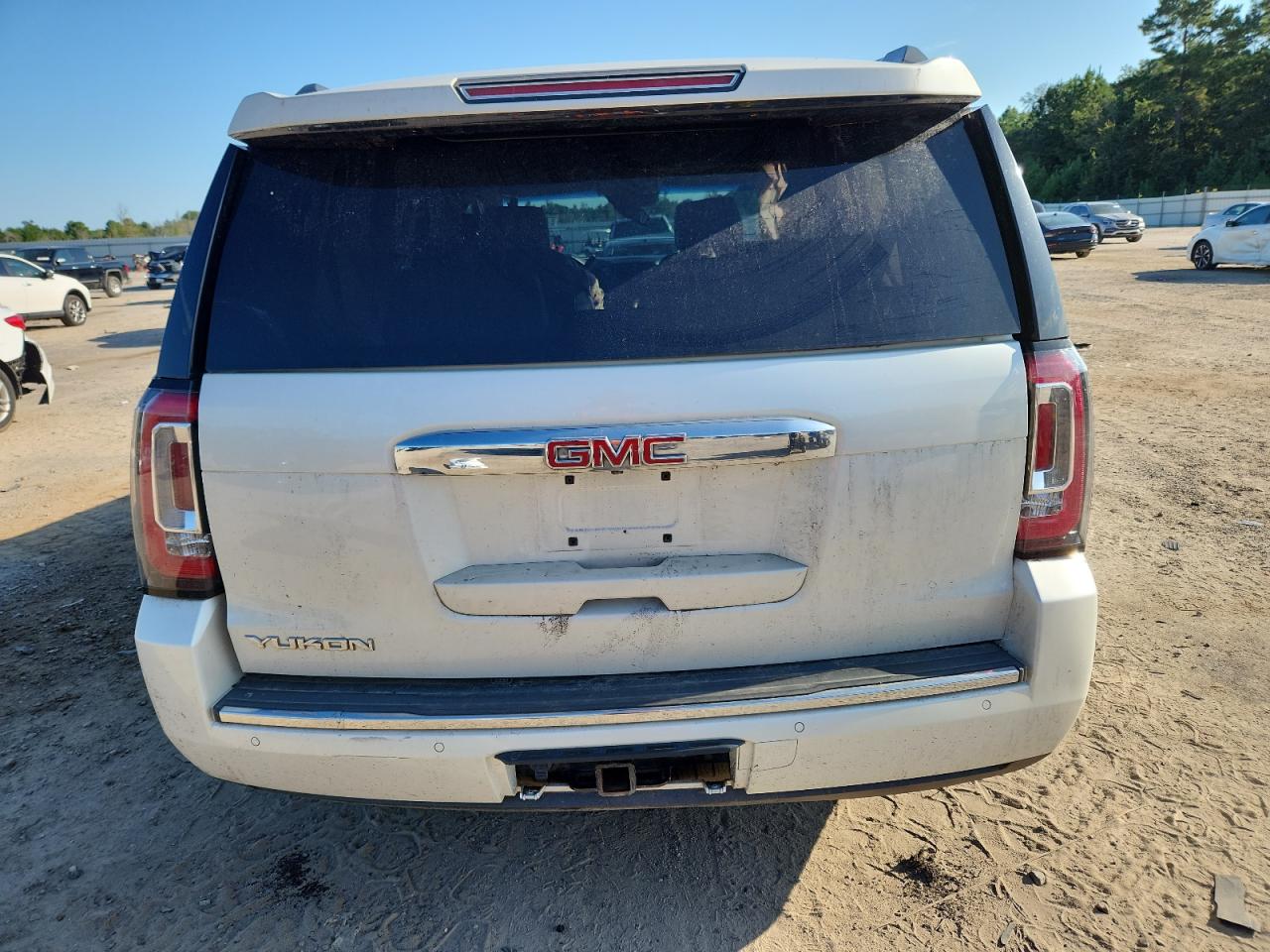 2015 GMC Yukon Denali VIN: 1GKS1CKJ2FR235473 Lot: 71946005