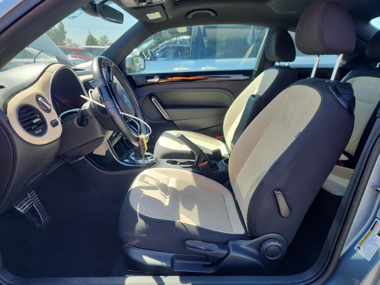 2019 Volkswagen Beetle S VIN: 3VWFD7AT2KM703970 Lot: 71487195