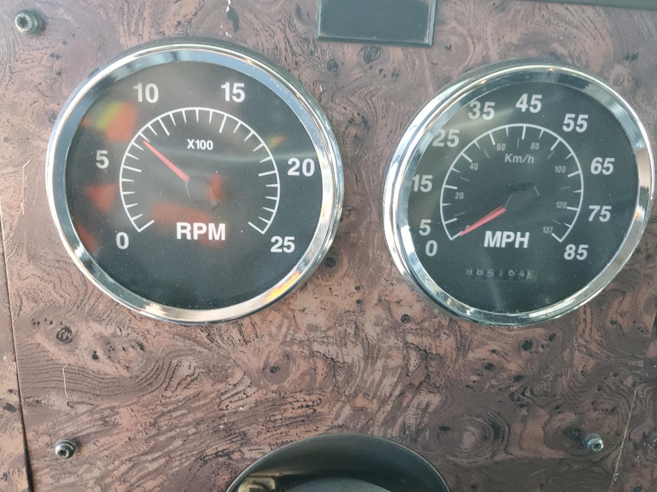 2002 International 9200 9200I VIN: 2HSCEAER02C030811 Lot: 84390695